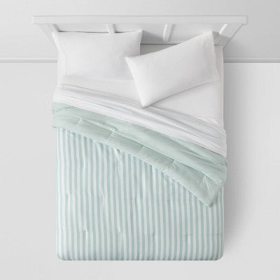 Microfiber Reversible Stripe Comforter Mint Green - Room Essentials™