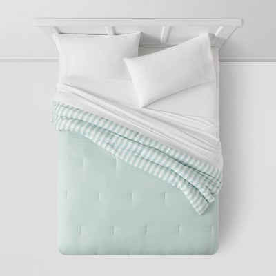  Microfiber Reversible Stripe Comforter Mint Green - Room Essentials™