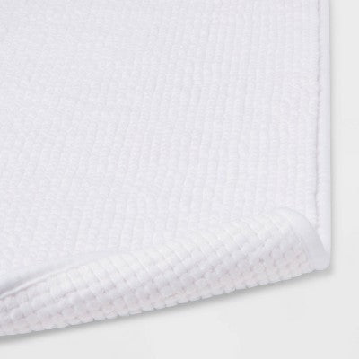  Everyday Chenille Bath Rug - Room Essentials™