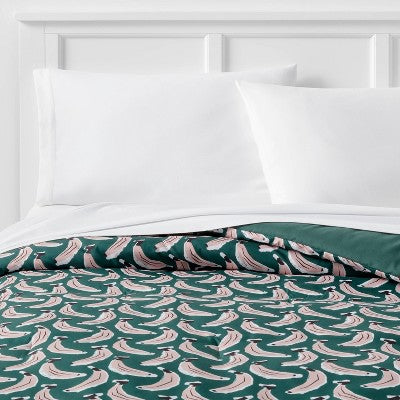  Microfiber Reversible Banana Print Comforter Dark Green - Room Essentials™