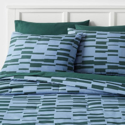  Foster Microfiber Reversible Comforter & Sheets Set Blue/Dark Green - Room Essentials™