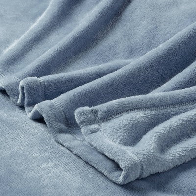  Full/Queen Solid Plush Blanket Blue - Room Essentials™