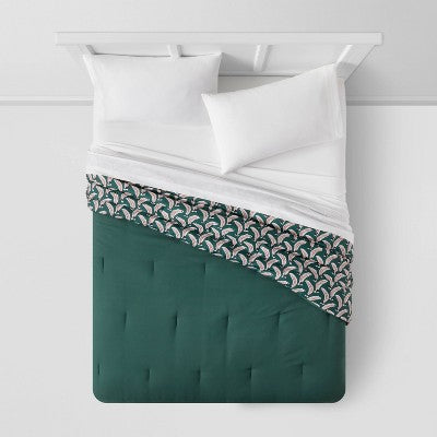  Microfiber Reversible Banana Print Comforter Dark Green - Room Essentials™