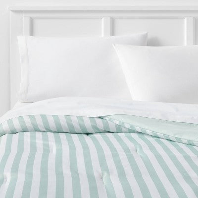 Microfiber Reversible Stripe Comforter Mint Green - Room Essentials™