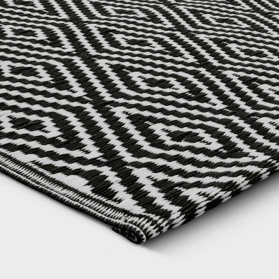  Reversible Diamond Indoor/Outdoor Rug - Room Essentials™