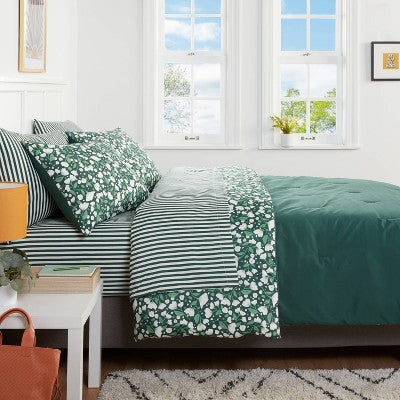  Floral Printed Microfiber Reversible Comforter & Sheets Set Dark Green - Room Essentials™